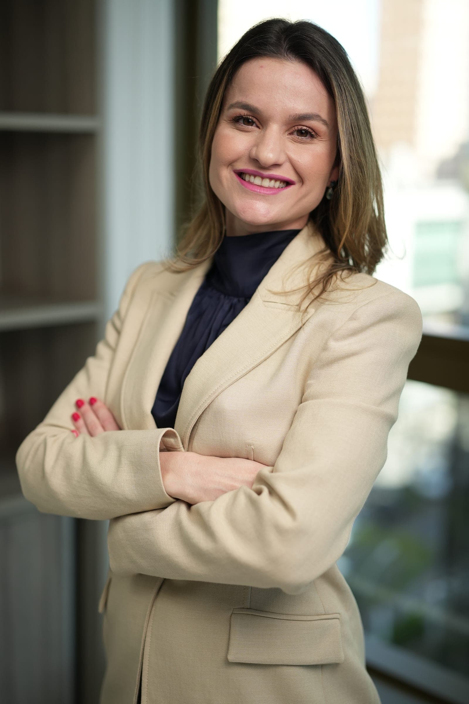 Dra. Laryssa Biazim em seu consultório